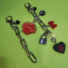 SMALL - SCREAM MASK CHARM