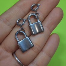 MEDIUM - METAL LOCK CHARM