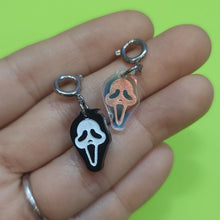 SMALL - SCREAM MASK CHARM