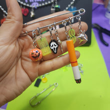 SMALL - SCREAM MASK CHARM