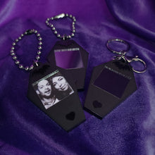 COFFIN FRAME MAGNETIC KEYCHAIN