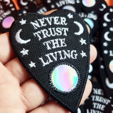 BEETLEJUICE PLANCHETTE NEVER TRUST THE LIVING OUIJA IRON ON PATCH