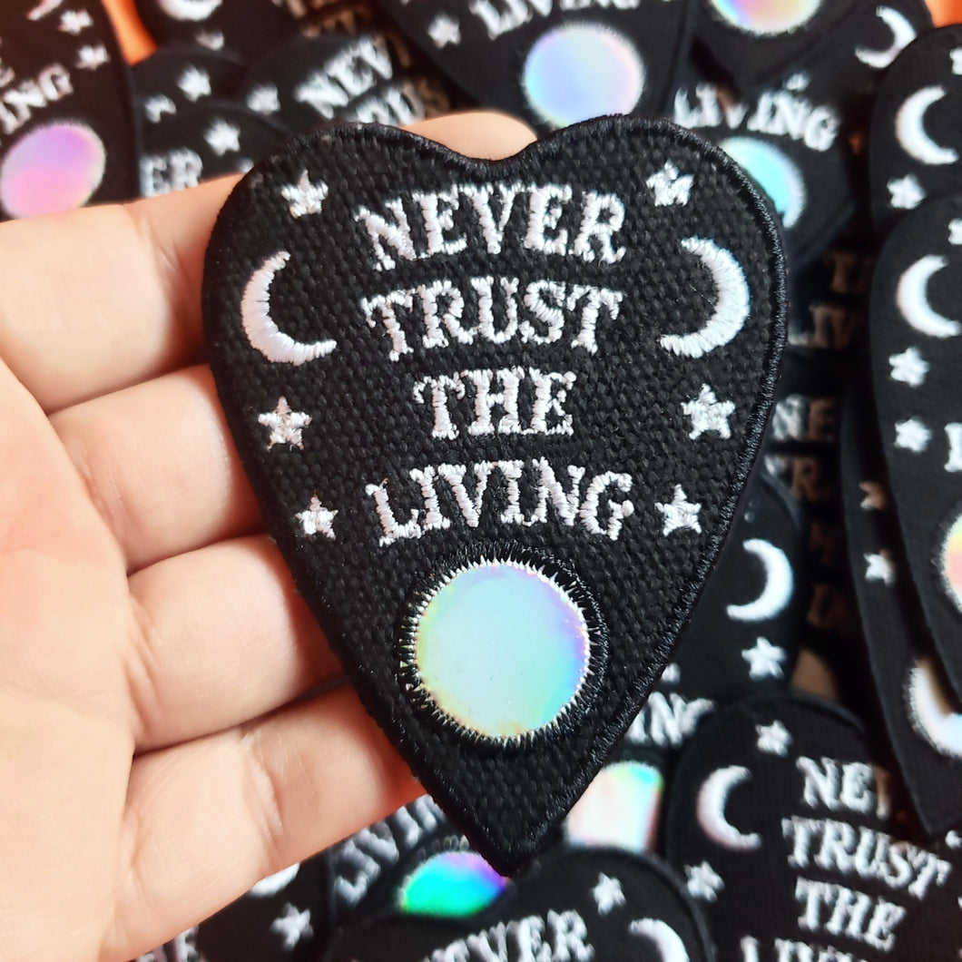 BEETLEJUICE PLANCHETTE NEVER TRUST THE LIVING OUIJA IRON ON PATCH